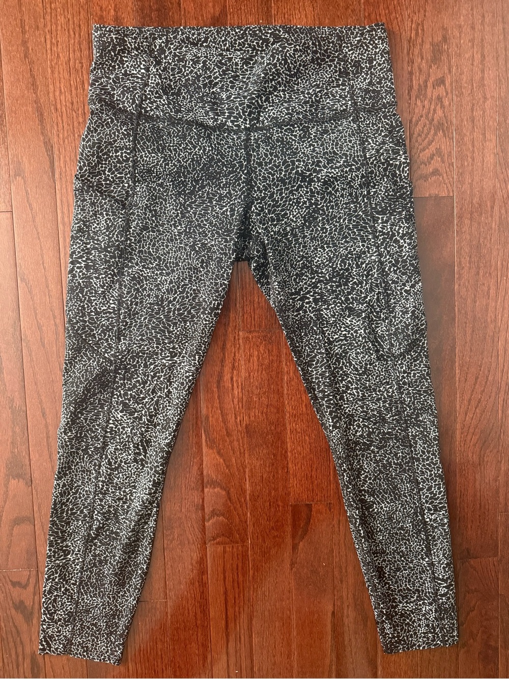 Lululemon size 10 & White Printed Leggings